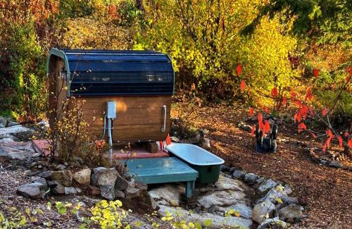 Nelson House | Idyllic Cabin Retreat Only 5 Minutes Away From Nelson