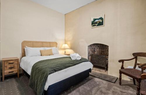 West Bendigo House | Idyllic, peaceful and historical cottage minutes from Bendigo's CBD