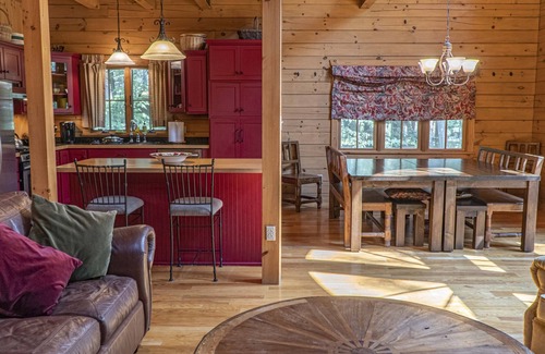 Huntingdon Cabin | If you are ready to travel and relax look no further, sports court on site!
