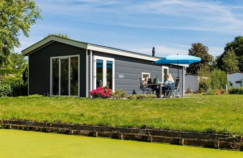 Lageweg Ski Chalet | ✓ IJssellodge at Parc de IJsselhoeve ✓ Holiday home for 5 persons ✓ Located in Nieuwerkerk aan den IJssel (Zuid-Holland) ✓ Holiday park next to the IJssel ✓ Book directly through the park