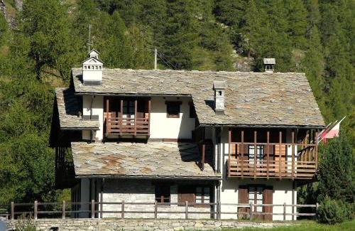 Gressoney-la-Trinite Apartment | Il Piccolo Residence