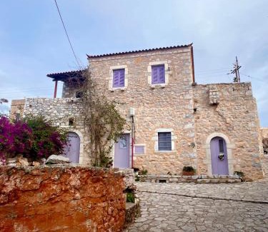 Areopoli Apartment | Iliana's house - spacious cave house in the center of Areopolis