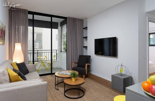 Tel Aviv Apartment | Illuminated 2BR in Ben yehuda 140 by HolyGuest
