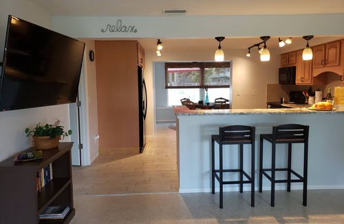 Southgate House | Immaculate, 3 bedroom, 2 bath Close to Siesta Beach, with HEATED POOL