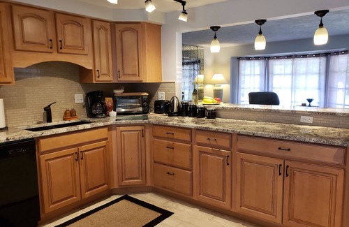 Southgate House | Immaculate, 3 bedroom, 2 bath Close to Siesta Beach, with HEATED POOL