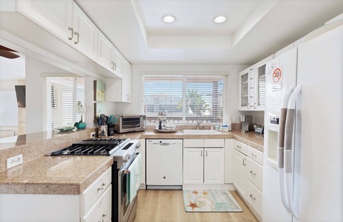 Mission Beach House | Immaculate Beach House - 1 min walk to ocean, 2 unshared patios