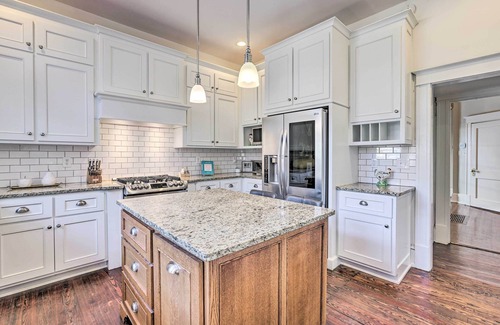Crestline Heights House | Immaculate Birmingham House w/Covered Porch!