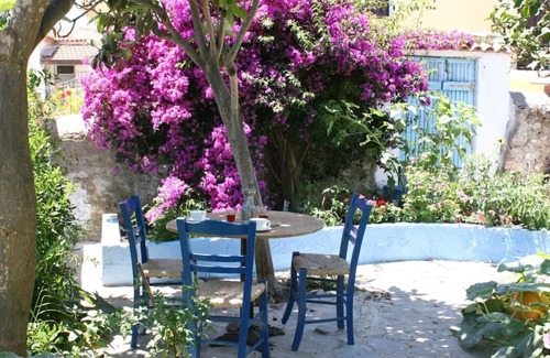 Methoni Villa | Imposing townhouse in the centre of Methoni, 400 metres from beach and Castle.