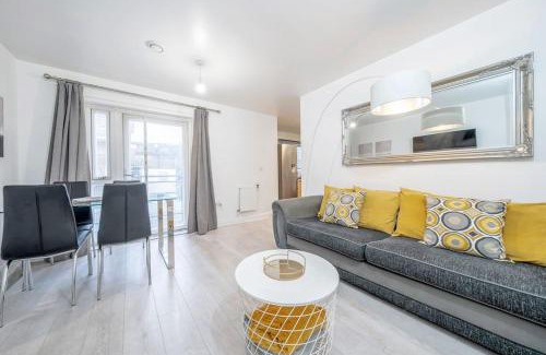 Livesey Apartment | Impressive Central London Balcony Apartment