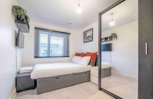 Livesey Apartment | Impressive Central London Balcony Apartment