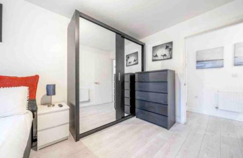 Livesey Apartment | Impressive Central London Balcony Apartment