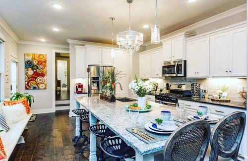 Eastwood House | Impressively Decorated Nest Less Than Two Miles to Downtown