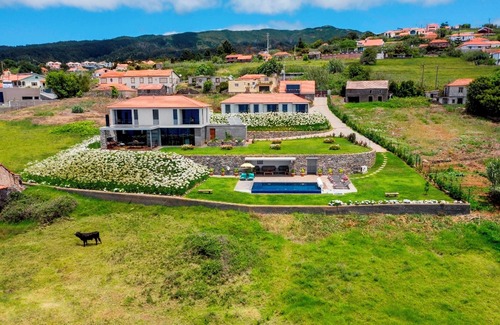 Prazeres Cottage | In peaceful Prazeres | Qta. Inácia Hibiscus Studio