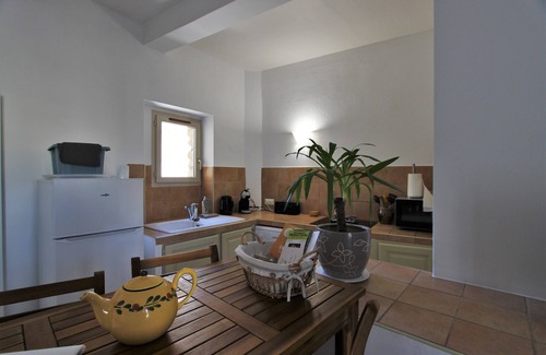 Cabrieres-d'Avignon Apartment | In the Luberon - Gite l'Arbousier 3* - 4 people - Gites Provence et Nature