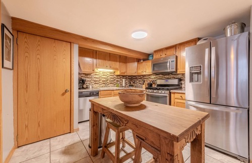 Red River Cabin | In Town-Red River3Bed3Bath, In Town of Red River 3Bed 3Bath