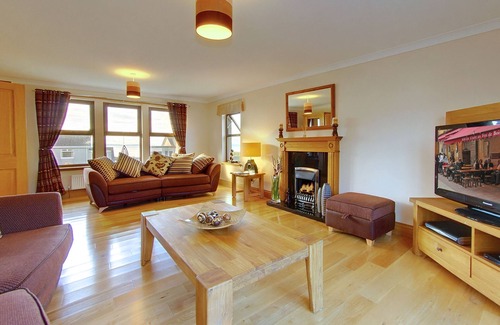 Port William Cottage | Inchlonaig House - sleeps 10 guests in 5 bedrooms