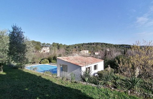 Flayosc Apartment | Independent studio in villa large plot ideal for your pet