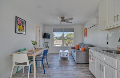 Indian Rocks Beach Apartment | Indian Rocks Beach Getaway with Balcony and Bay View!