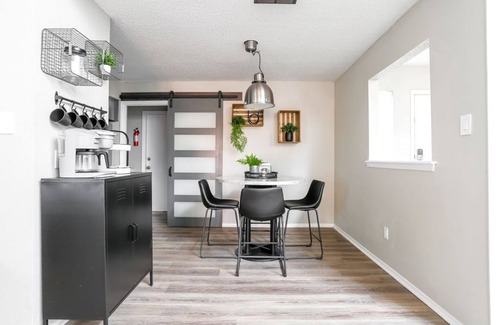 Raintree House | Industrial Chic South Lubbock 3/2