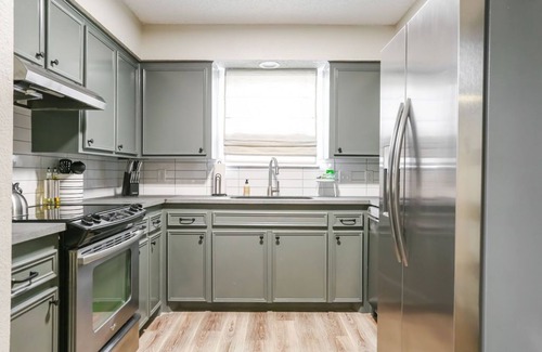 Raintree House | Industrial Chic South Lubbock 3/2