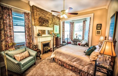 Old Louisville Bed & Breakfast | Inn at St James Court