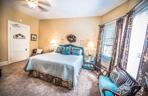 Old Louisville Bed & Breakfast | Inn at St James Court