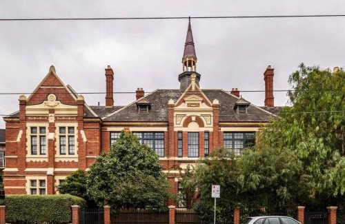 Prahran Apartment | Inner City Living in a Modern Slice of History