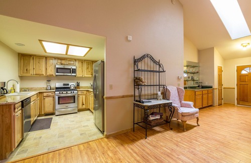 Yosemite West House | Inside Yosemite Park Winter Wonderland