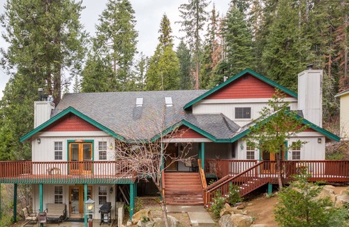 Yosemite West House | Inside Yosemite Park Winter Wonderland