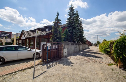 Skorzewo Apartment | International Poznan Trades MTP Airport Ławica Motorbike Racing Apartment 125m²