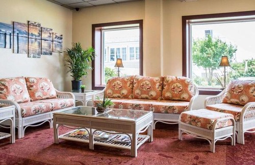 Piney Point Hotel | Island Inn & Suites an Ascend Hotel Collection Member