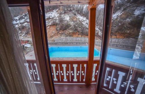 Uzice House | Izvor bazeni Vrela
