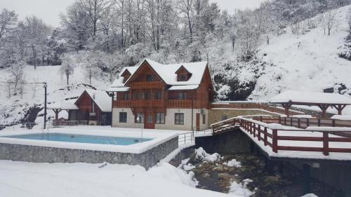 Uzice House | Izvor bazeni Vrela