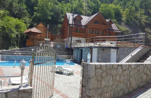 Uzice House | izvor bazeni vrela