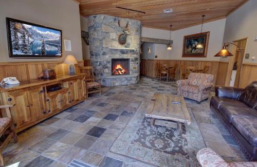 River Run House | Jack Pine 8016 by SummitCove Lodging