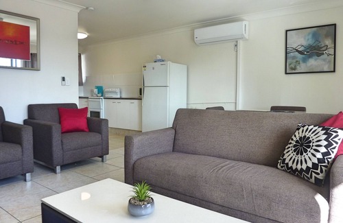 Labrador Hotel | Jadran Motel & El Jays Holiday Lodge