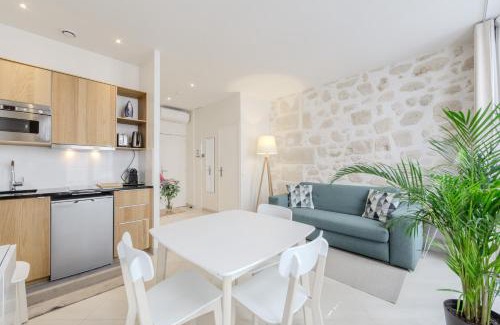 Les Halles Apartment | Jardin Saint Honoré Apartments