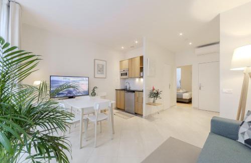 Les Halles Apartment | Jardin Saint Honoré Apartments