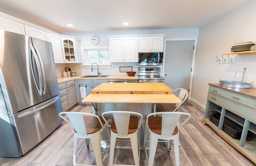 Crystal Falls House | JJ's Lakeside Hideaway: Summer Fun with Swimming and Sandy Beaches