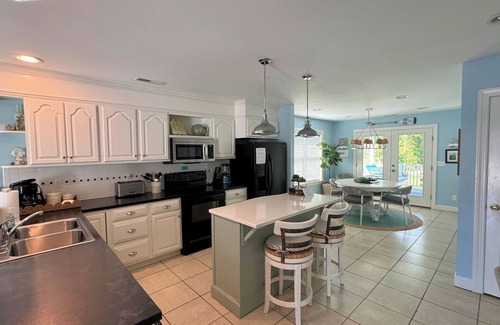 Chincoteague House | Josie's Getaway - Pet Friendly -Mini-Vacations and Month to Monthly Available