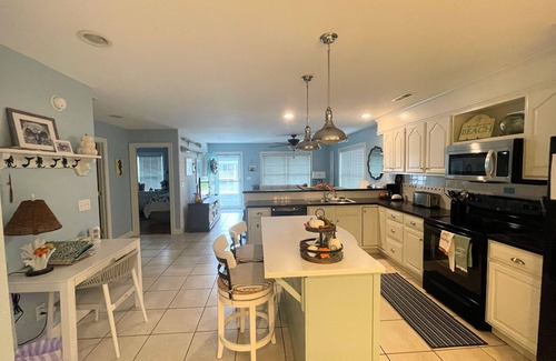 Chincoteague House | Josie's Getaway - Pet Friendly -Mini-Vacations and Month to Monthly Available