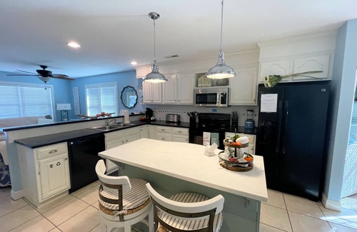 Chincoteague House | Josie's Getaway - Pet Friendly -Mini-Vacations and Month to Monthly Available