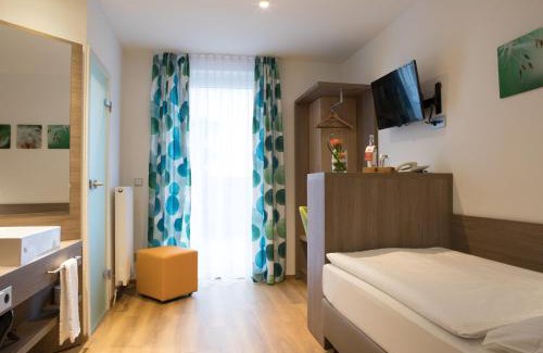 Wolfsburg Hotel | JOTT Wolfsburg-Sandkamp FREE PARKING