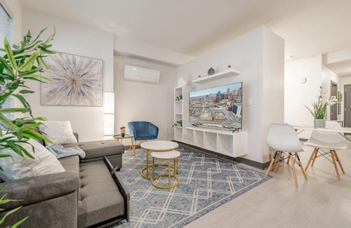Westown Apartment | Journal Commons 425 Glamorous 1BR Suite Fast WIFI Fiser Forum