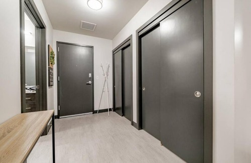 Westown Apartment | Journal Commons 425 Glamorous 1BR Suite Fast WIFI Fiser Forum
