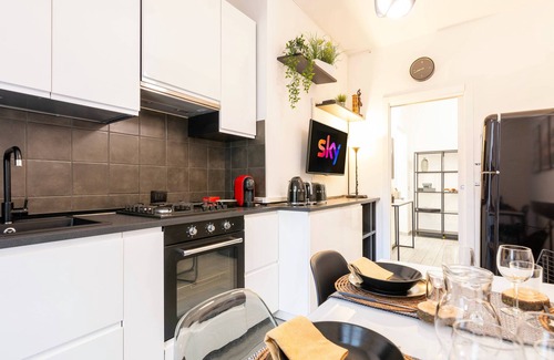 Gioia Apartment | Joy Suite - Near Central Station and Metro