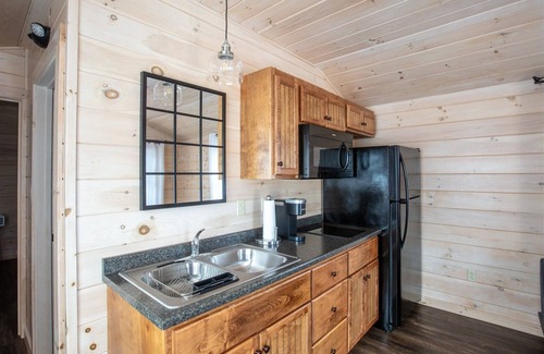 North Sebago Cabin | Junco Limit 4 2 Bedroom Cabin