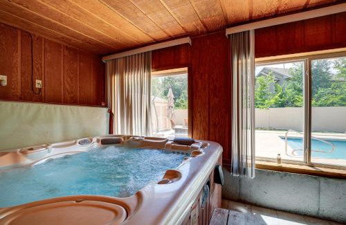 Junction City House | Junction City Home with Hot Tub - Near Milford Lake!