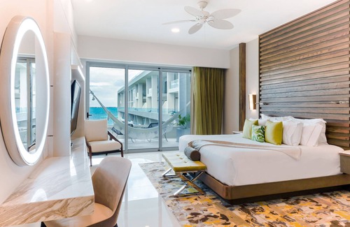 Puerto Juarez Hotel | Junior Ocean View Suite with Balcony & Soaking Tub