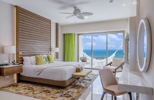 Puerto Juarez Hotel | Junior Ocean View Suite with Balcony & Soaking Tub